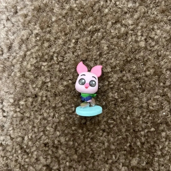 Disney Doorables: Let’s Go Series Figurine – Snowy Getaway – Piglet - Picture 3 of 4